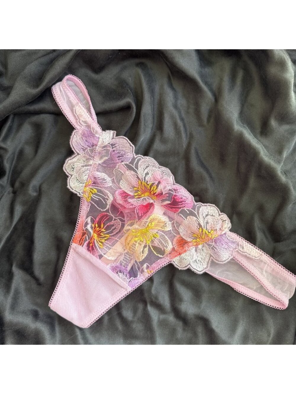 VICTORIA'S SECRET S DREAM ANGELS PINK FLORAL EMBROIDERED THONG PANTIES NWT $30